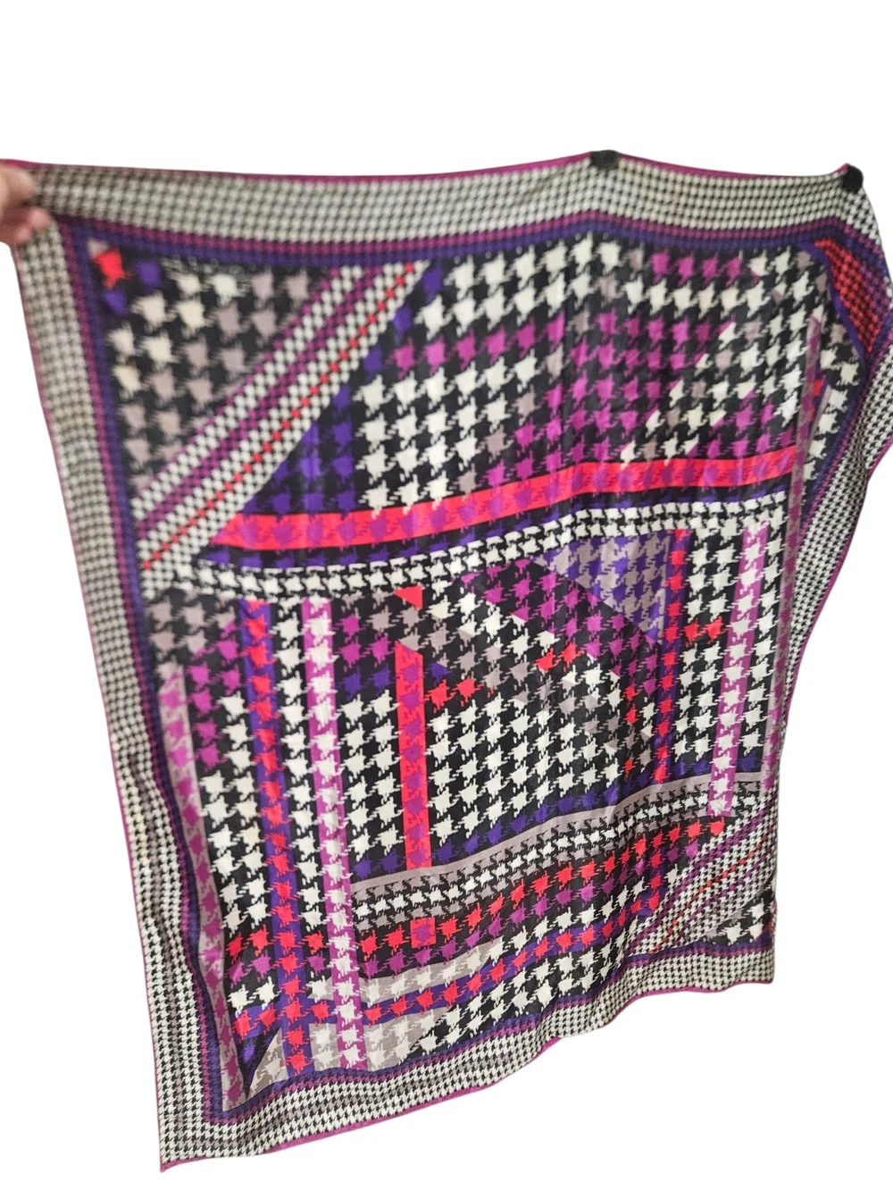 Vintage Oscar de la Renta 100% Silk Houndstooth Square Scarf Purple Black